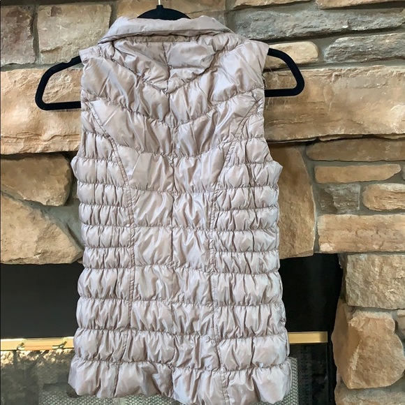 Athleta vest ( synthetic down ) light - Picture 4 of 5